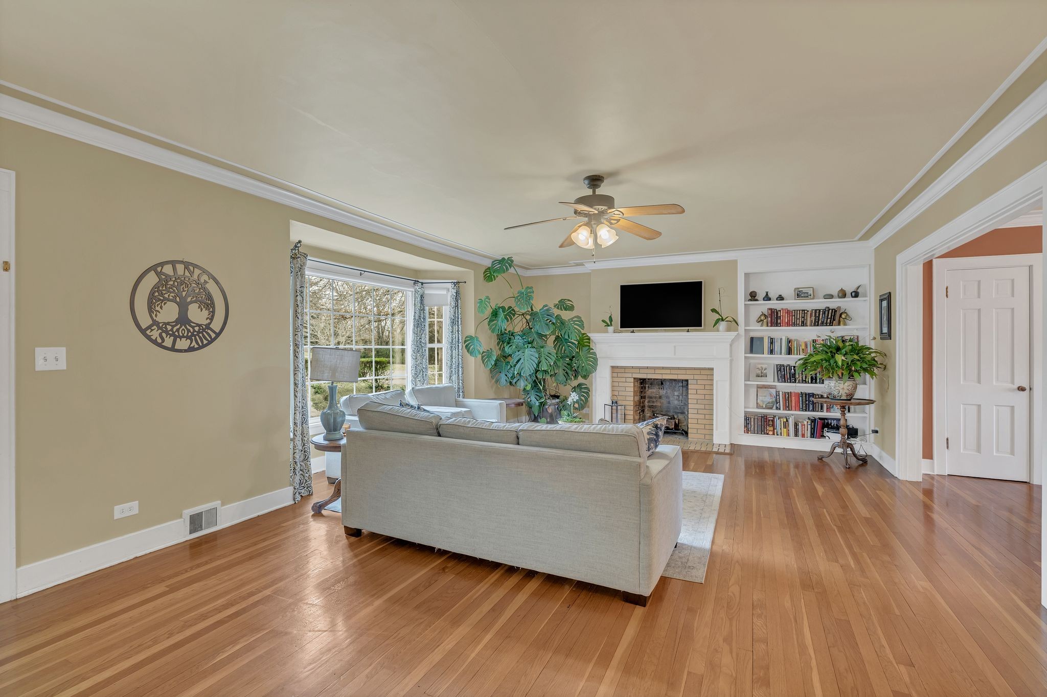 109 Audubon Road Shelbyville, TN 37160 - Photo 10 of 34 a living room with furniture and a flat screen tv