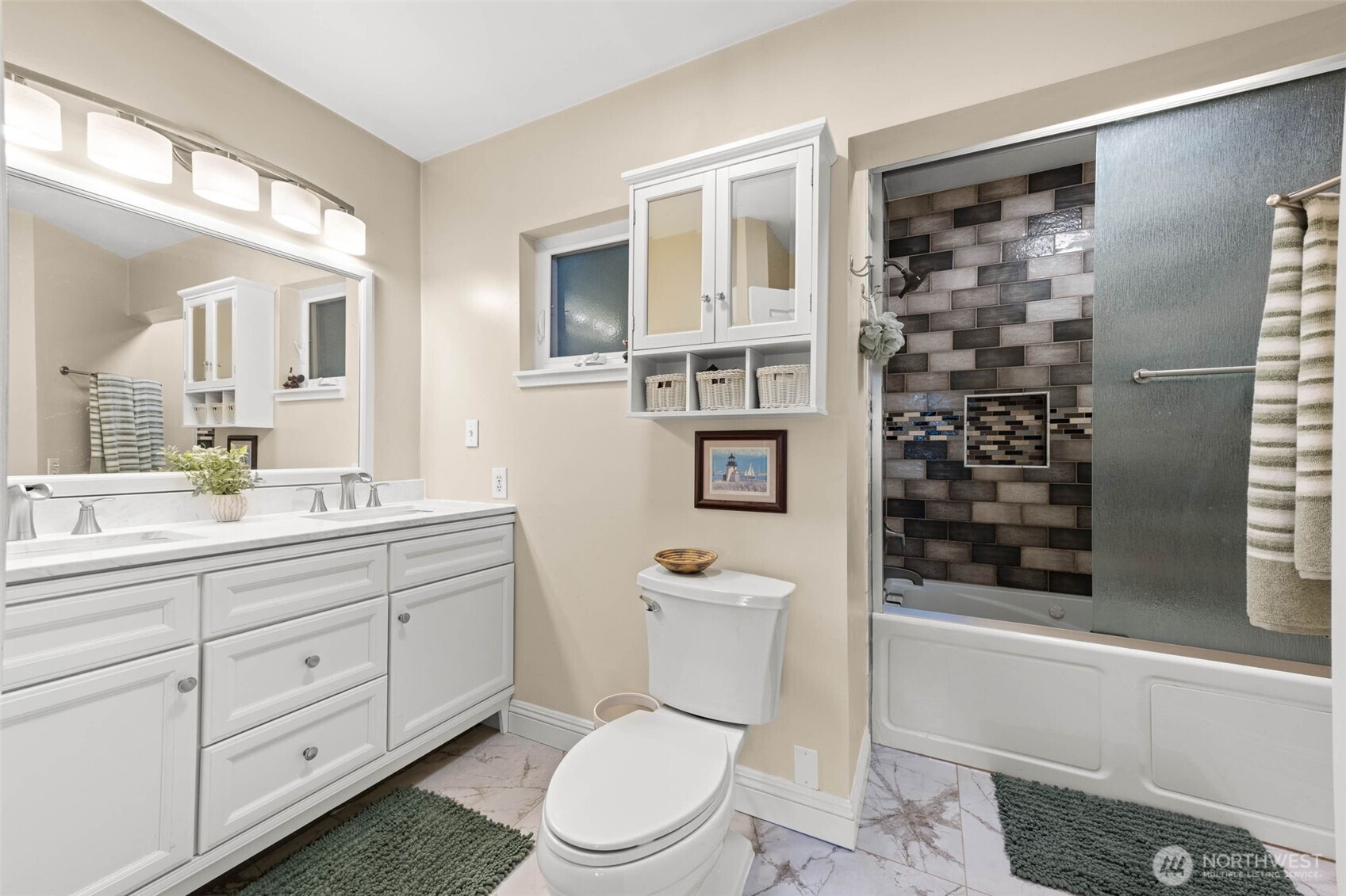 11621 16th Avenue South Seattle, WA 98168 - Photo 19 of 40