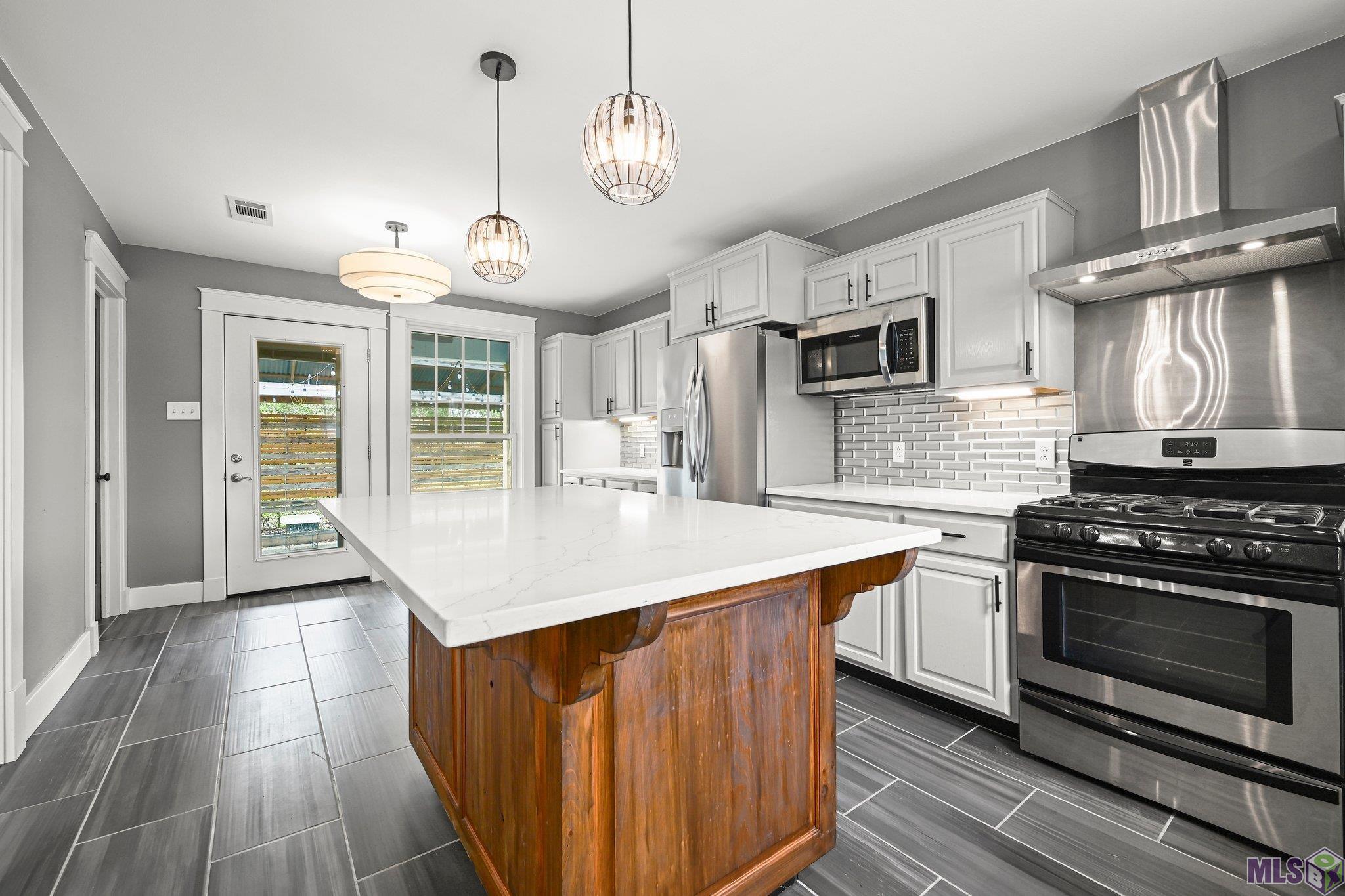758 Rapides Street Baton Rouge, LA 70806 - Photo 3 of 22 Gallery Image 3