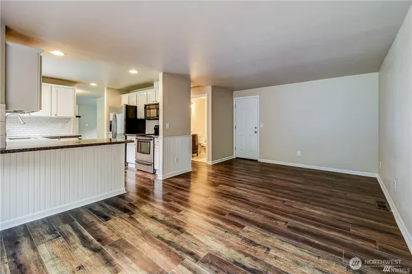 $3,350 | 16116 Southeast 156th Street, Renton, WA 98058