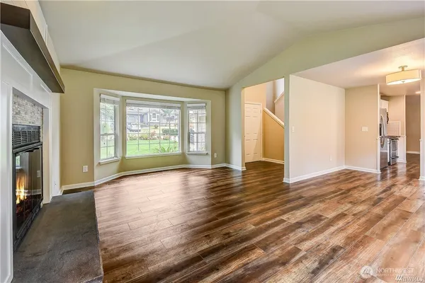 $3,350 | 16116 Southeast 156th Street, Renton, WA 98058