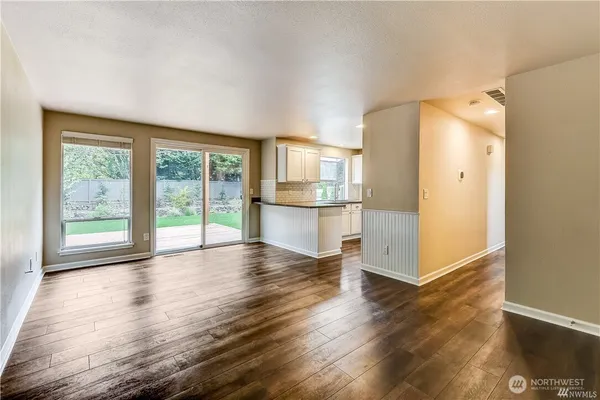 $3,350 | 16116 Southeast 156th Street, Renton, WA 98058