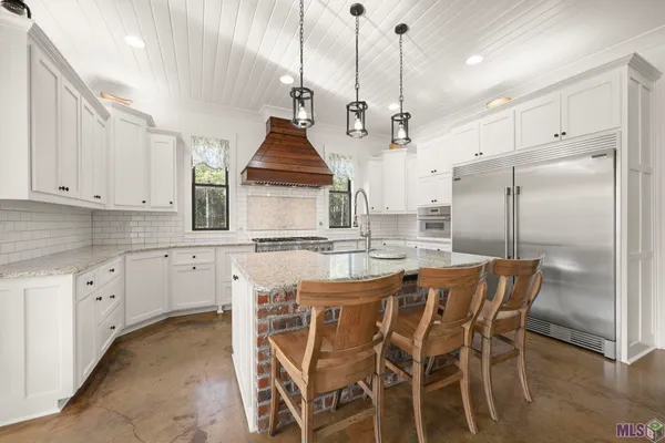 $1,475,000 | 10118 La Highway, St. Francisville, LA 70775