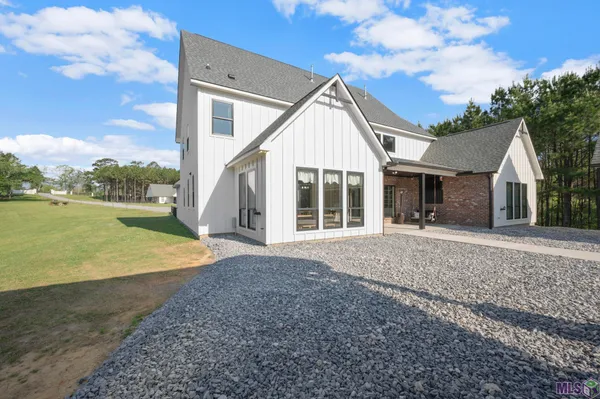 $1,475,000 | 10118 La Highway, St. Francisville, LA 70775