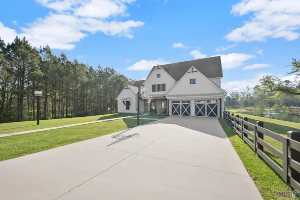 $1,475,000 | 10118 La Highway, St. Francisville, LA 70775