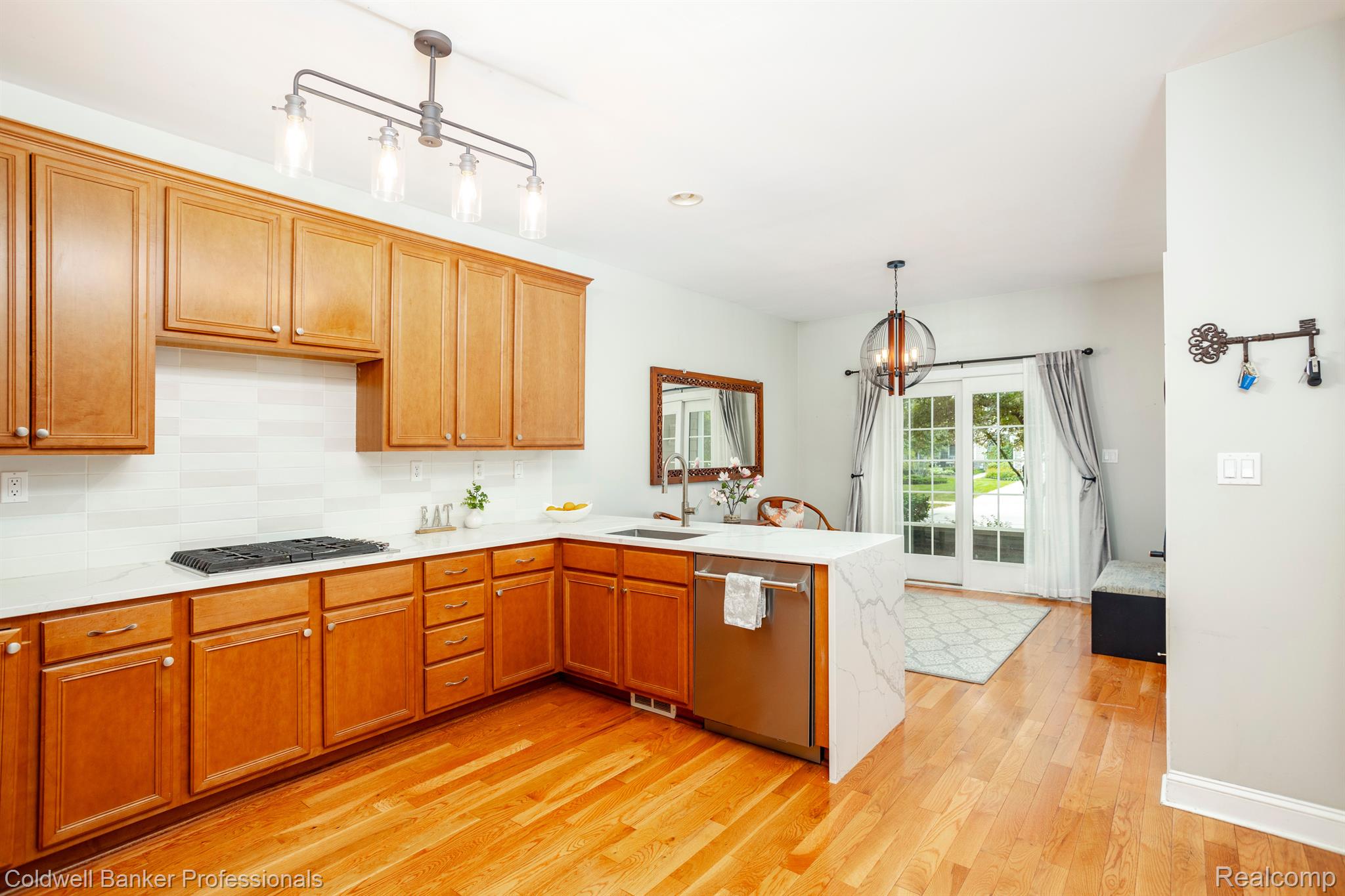 24876 Reeds Pointe Drive Novi, MI 48374 - Photo 15 of 40 Kitchen with breakfast nook