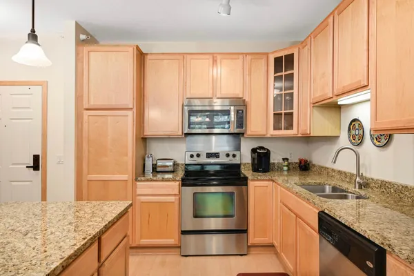 $369,900 | 7100 Metro Boulevard, Unit 416, Edina, MN 55439