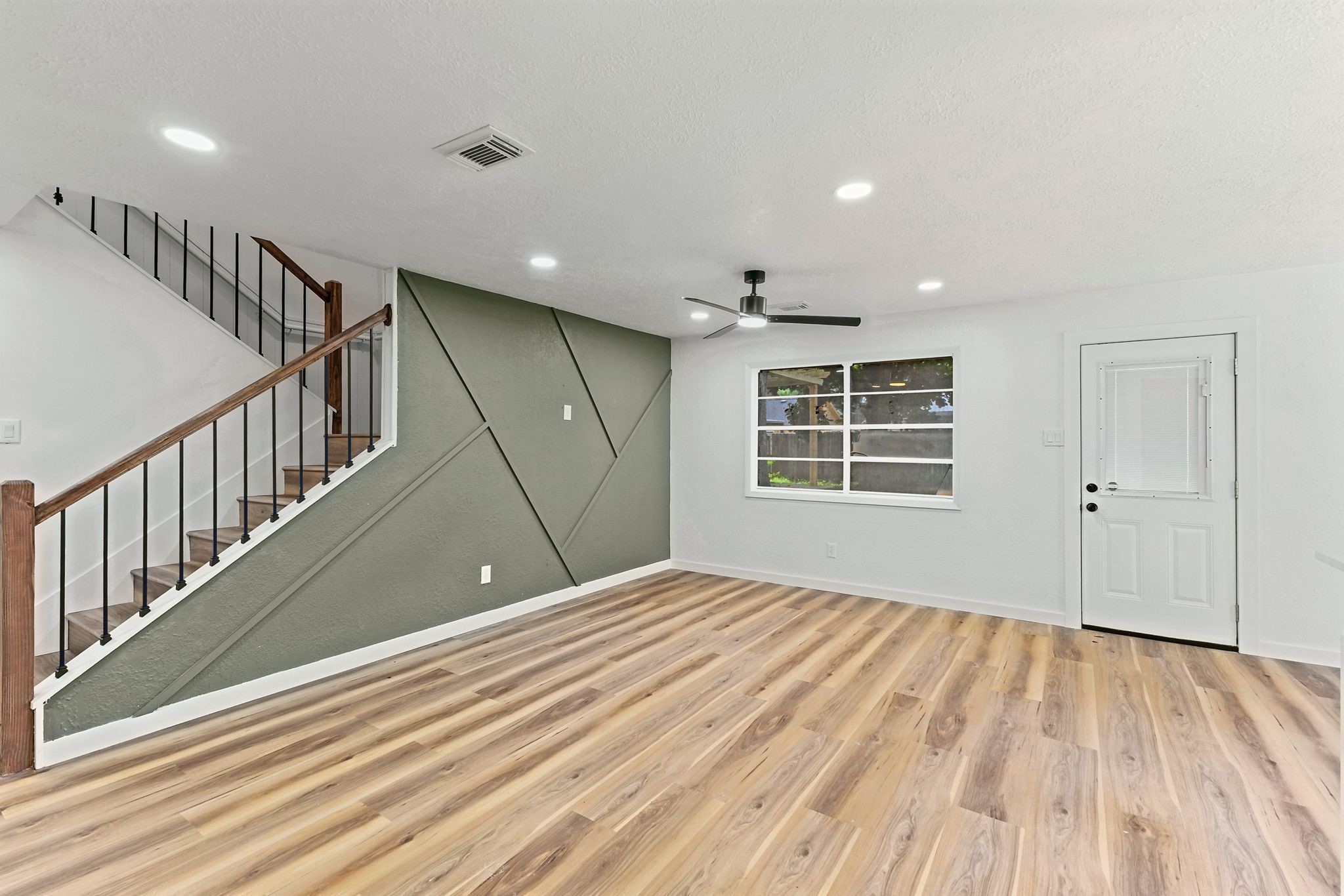 2706 Burke Road Pasadena, TX 77502 - Photo 11 of 29 Gallery Image 11