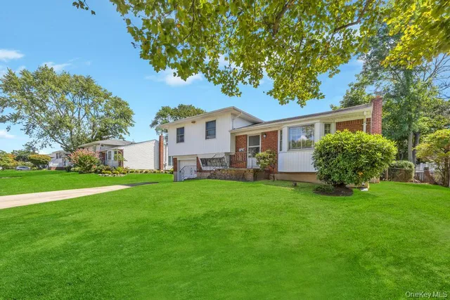 $819,999 | 196 Haypath Road, Old Bethpage, NY 11804