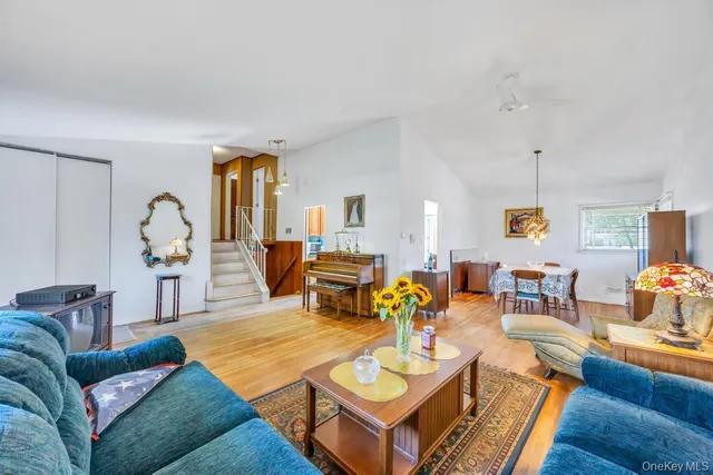 $819,999 | 196 Haypath Road, Old Bethpage, NY 11804