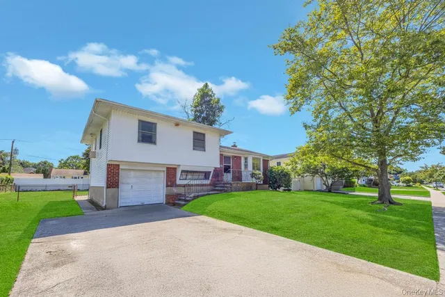 $819,999 | 196 Haypath Road, Old Bethpage, NY 11804