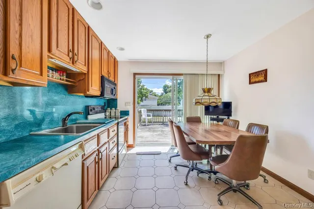 $819,999 | 196 Haypath Road, Old Bethpage, NY 11804