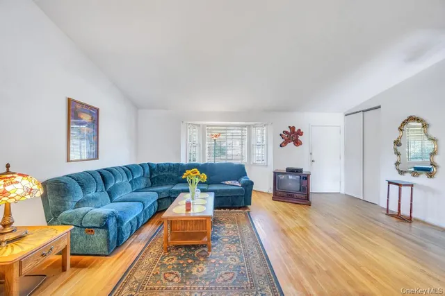 $819,999 | 196 Haypath Road, Old Bethpage, NY 11804