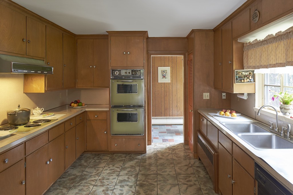 100 Radcliffe Road Weston, MA 02493 - Photo 6 of 8