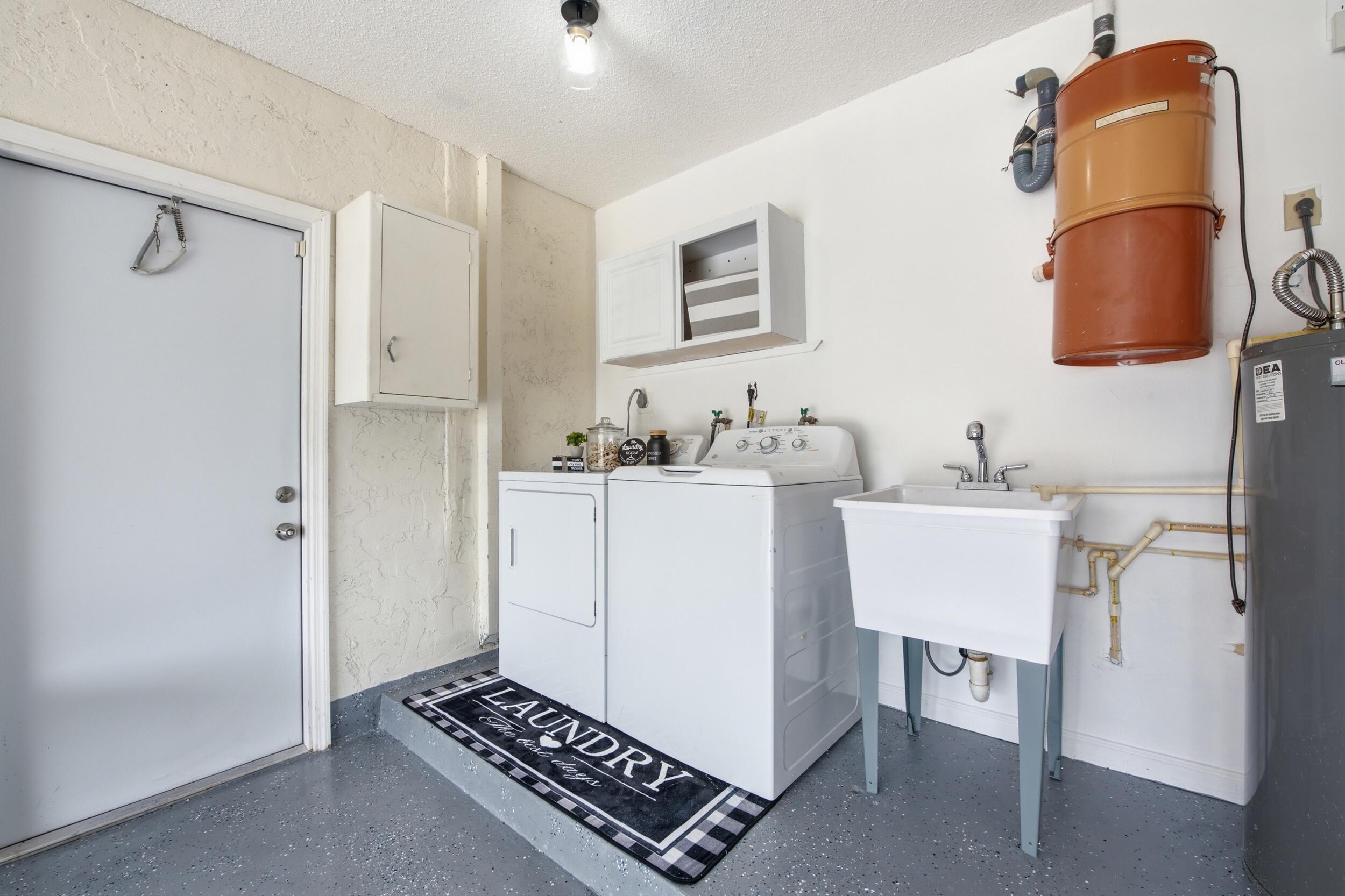 23083 Southwest 54th Avenue Boca Raton, FL 33433 - Photo 31 of 41 Laundry