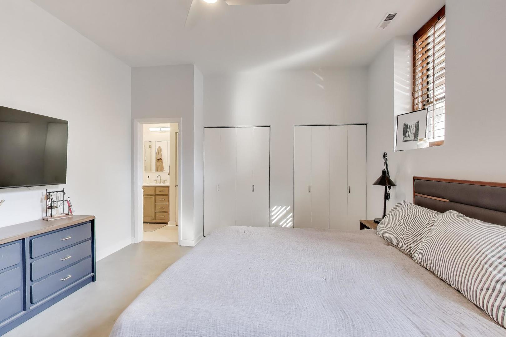 1323 West Belden Avenue, Unit E1 Chicago, IL 60614 - Photo 12 of 23 a bedroom with a bed and a flat screen tv