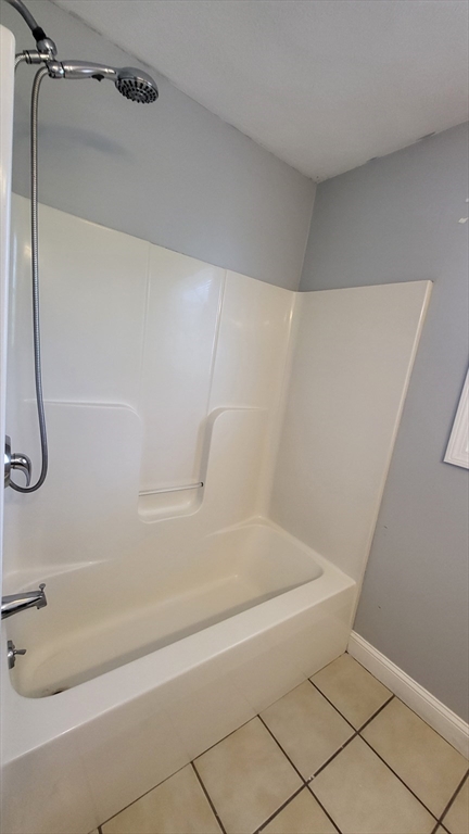 129 Manchester Street, Unit B Lowell, MA 01852 - Photo 22 of 26 a bathroom with a bathtub