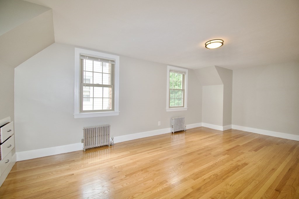 153 Gillette Avenue Springfield, MA 01118 - Photo 20 of 32 an empty room with windows