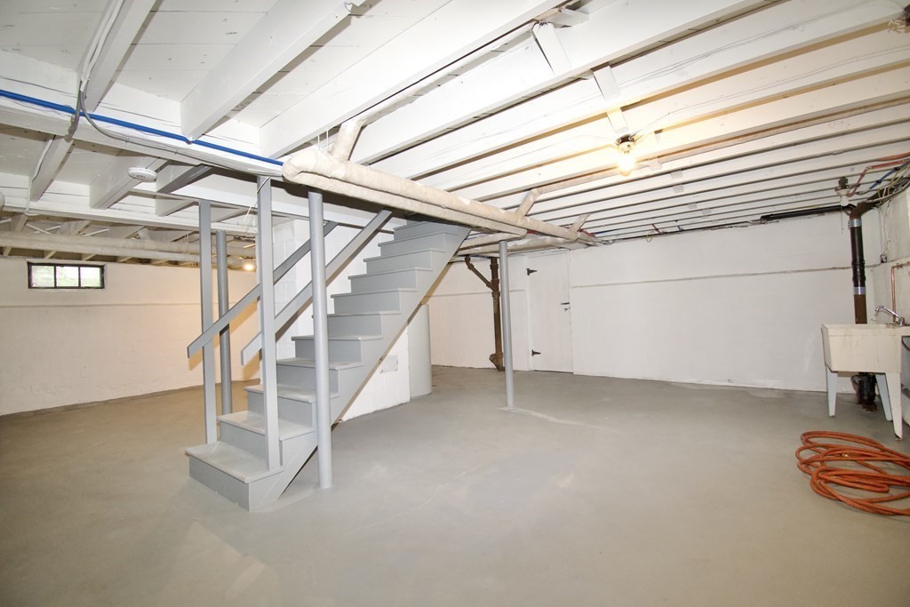 153 Gillette Avenue Springfield, MA 01118 - Photo 26 of 32 a view of entryway and hall