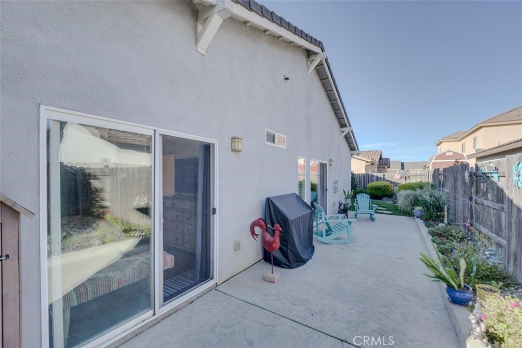 1526 South Fulton Court Santa Maria, CA 93458 - Photo 30 of 39 a living room with furniture