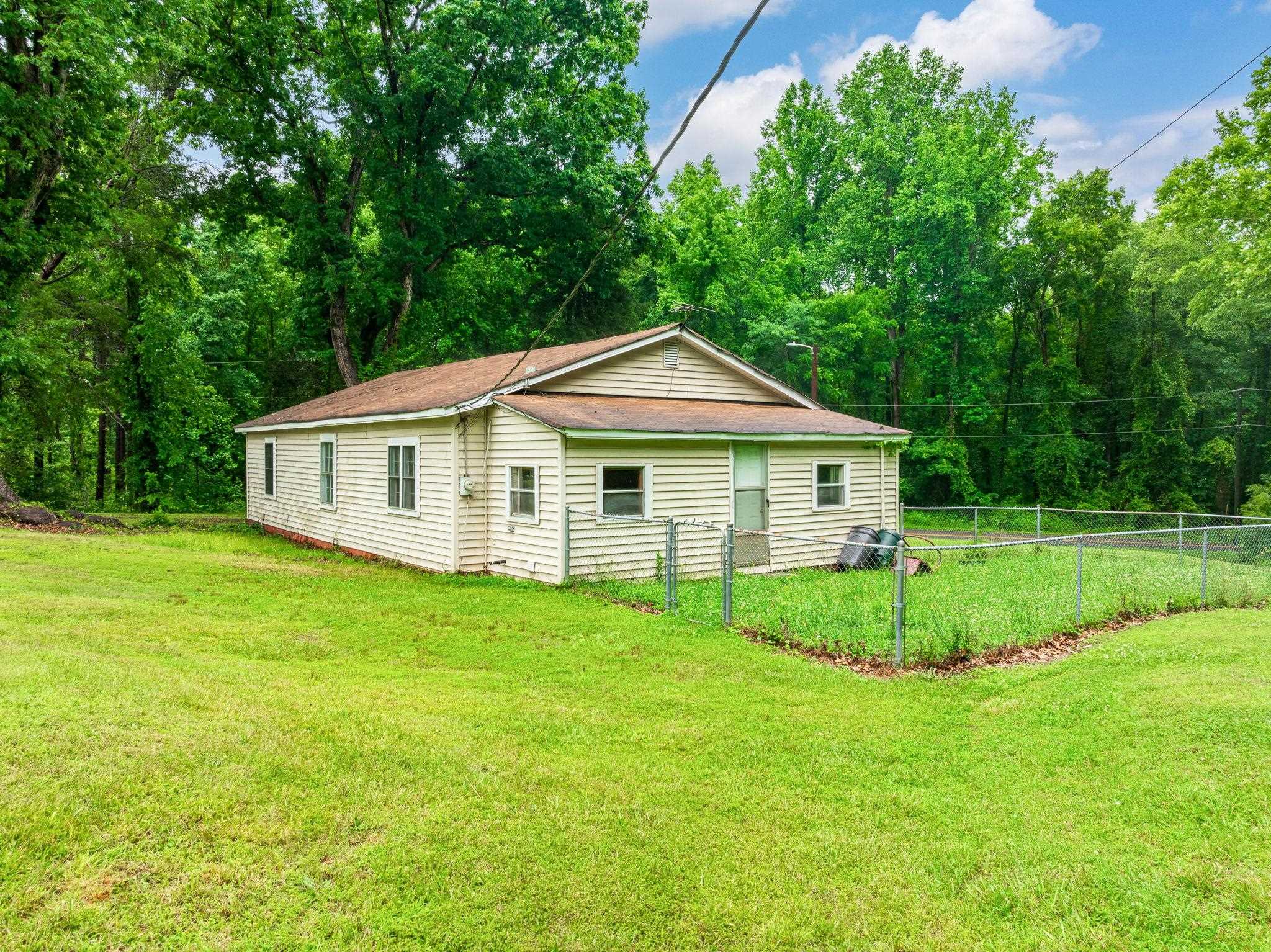 950 Dickson Road Campobello, SC 29322 - Photo 2 of 10