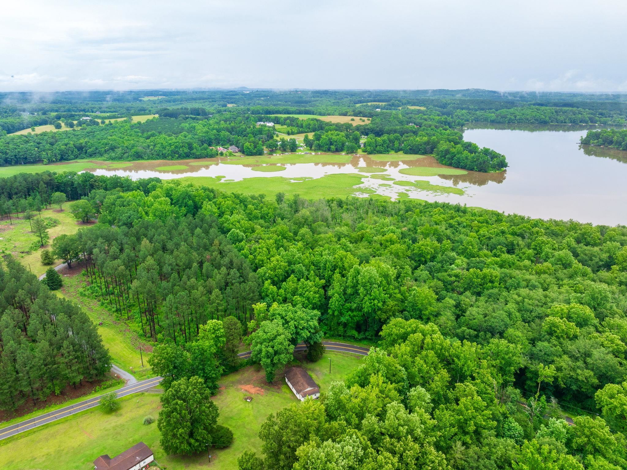 950 Dickson Road Campobello, SC 29322 - Photo 5 of 10
