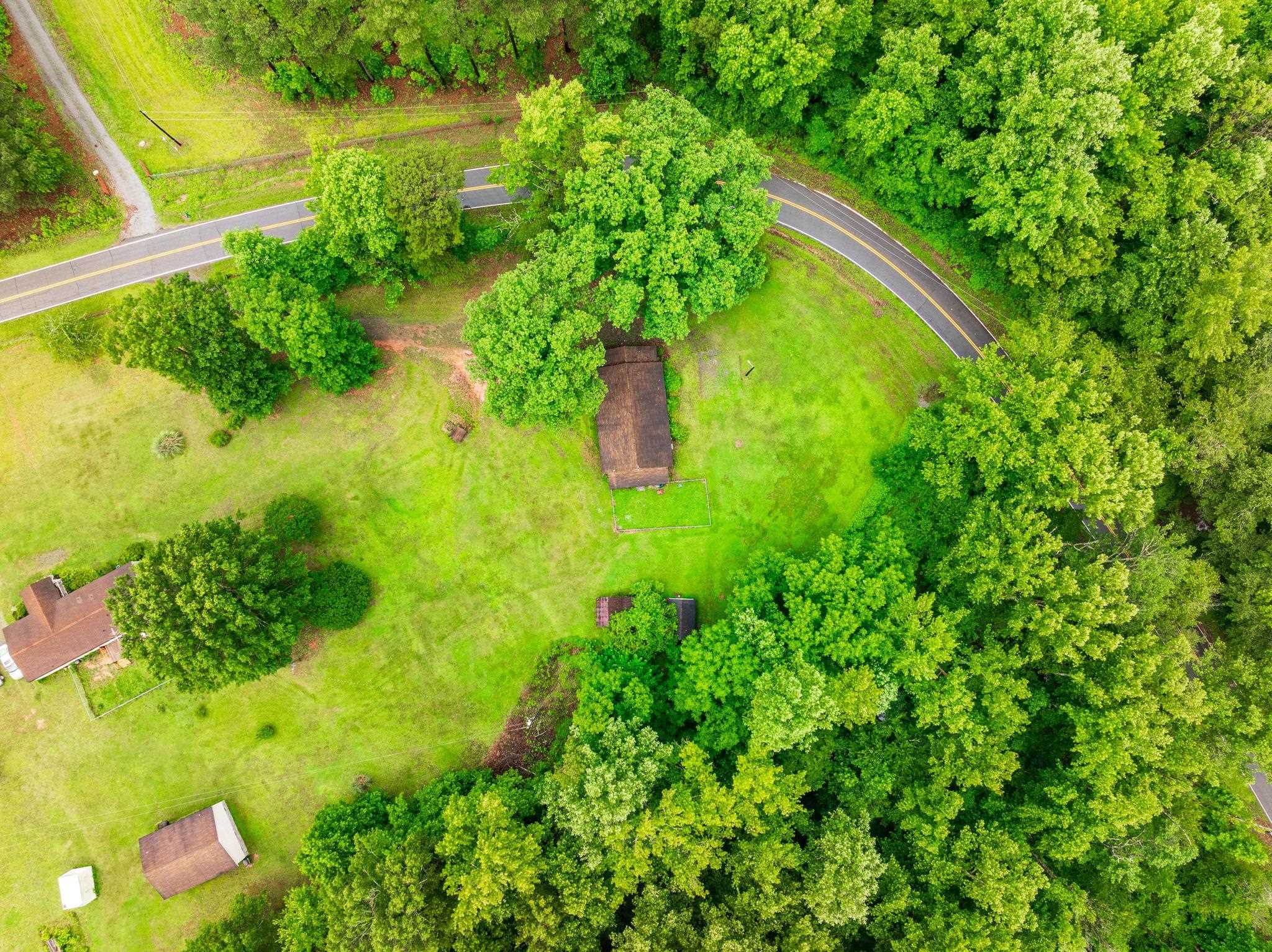950 Dickson Road Campobello, SC 29322 - Photo 6 of 10