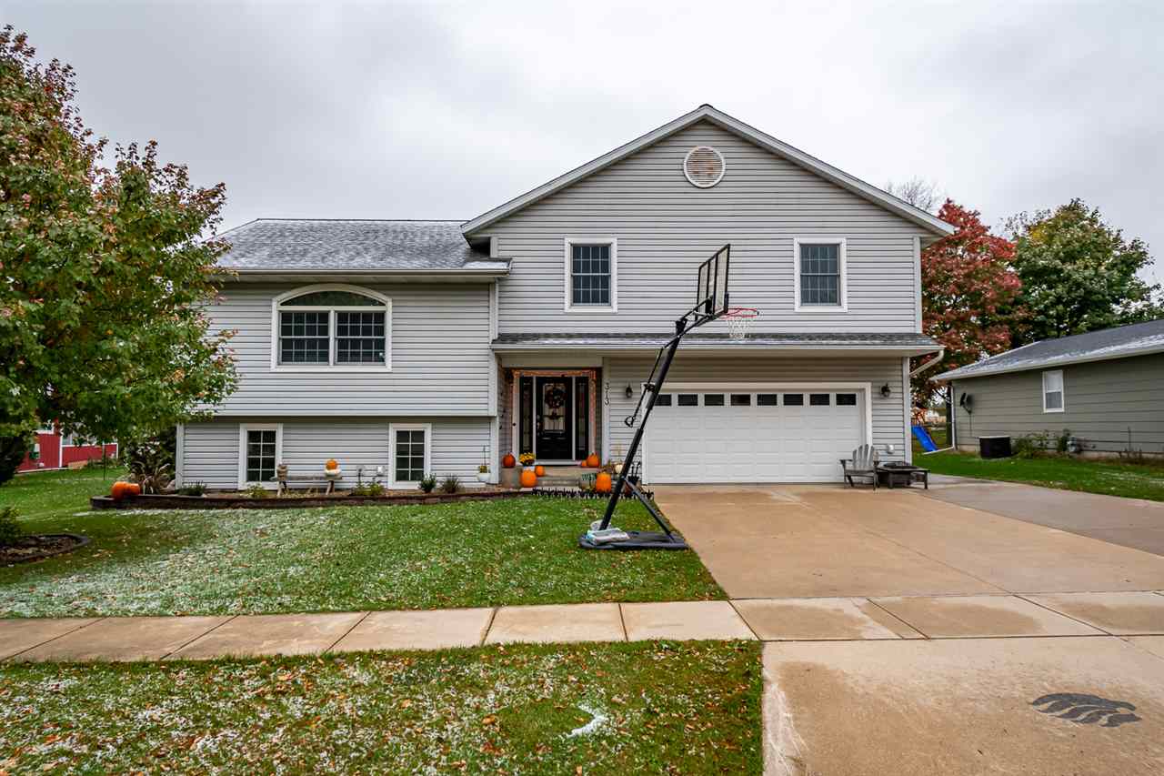 313 West Dougherty Drive Lone Tree, IA 52755 - Photo 1 of 26 Gallery Image 1