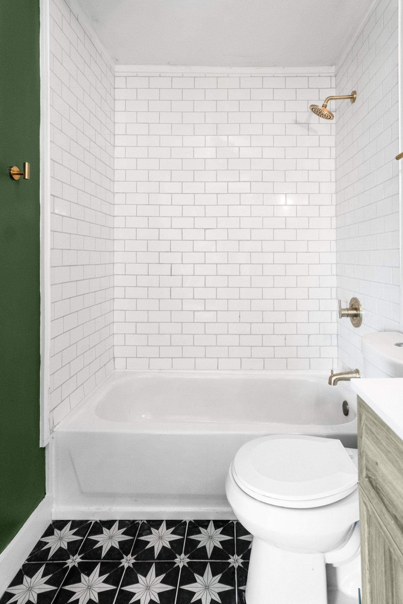 337 Harris Street Madison, TN 37115 - Photo 10 of 18 a bathroom with a bathtub and a toilet