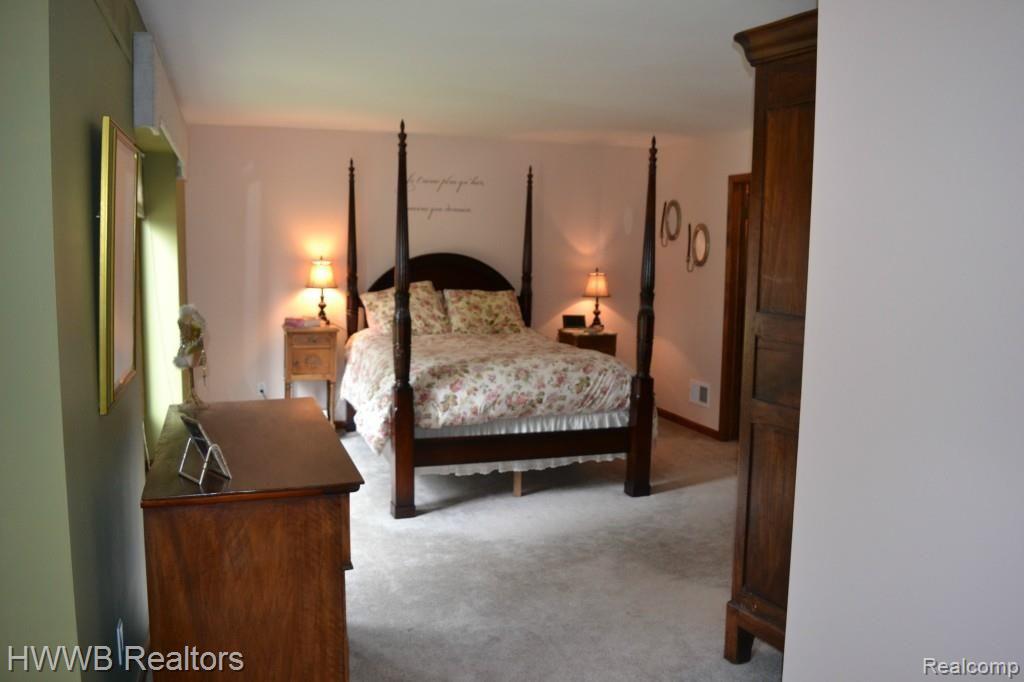 556 Sunlight Drive Rochester, MI 48309 - Photo 24 of 49 Spacious Master Bedroom