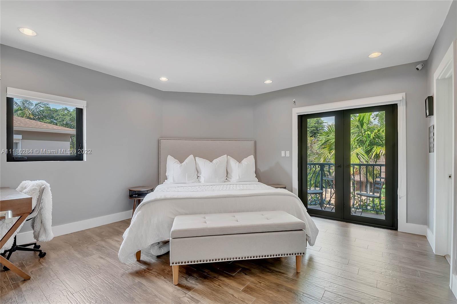 3263 Allamanda Street, Unit 3263 Miami, FL 33133 - Photo 15 of 28 a spacious bedroom with a large bed and a window