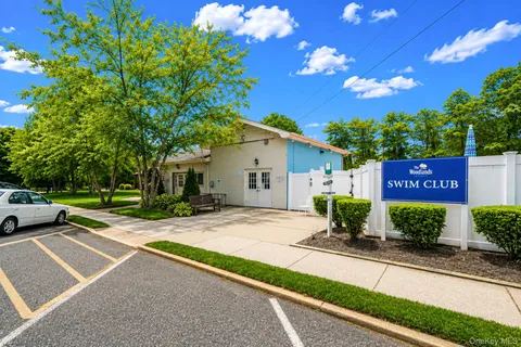 $269,000 | 11 Toehee Place, Unit 2B, Islip, NY 11751