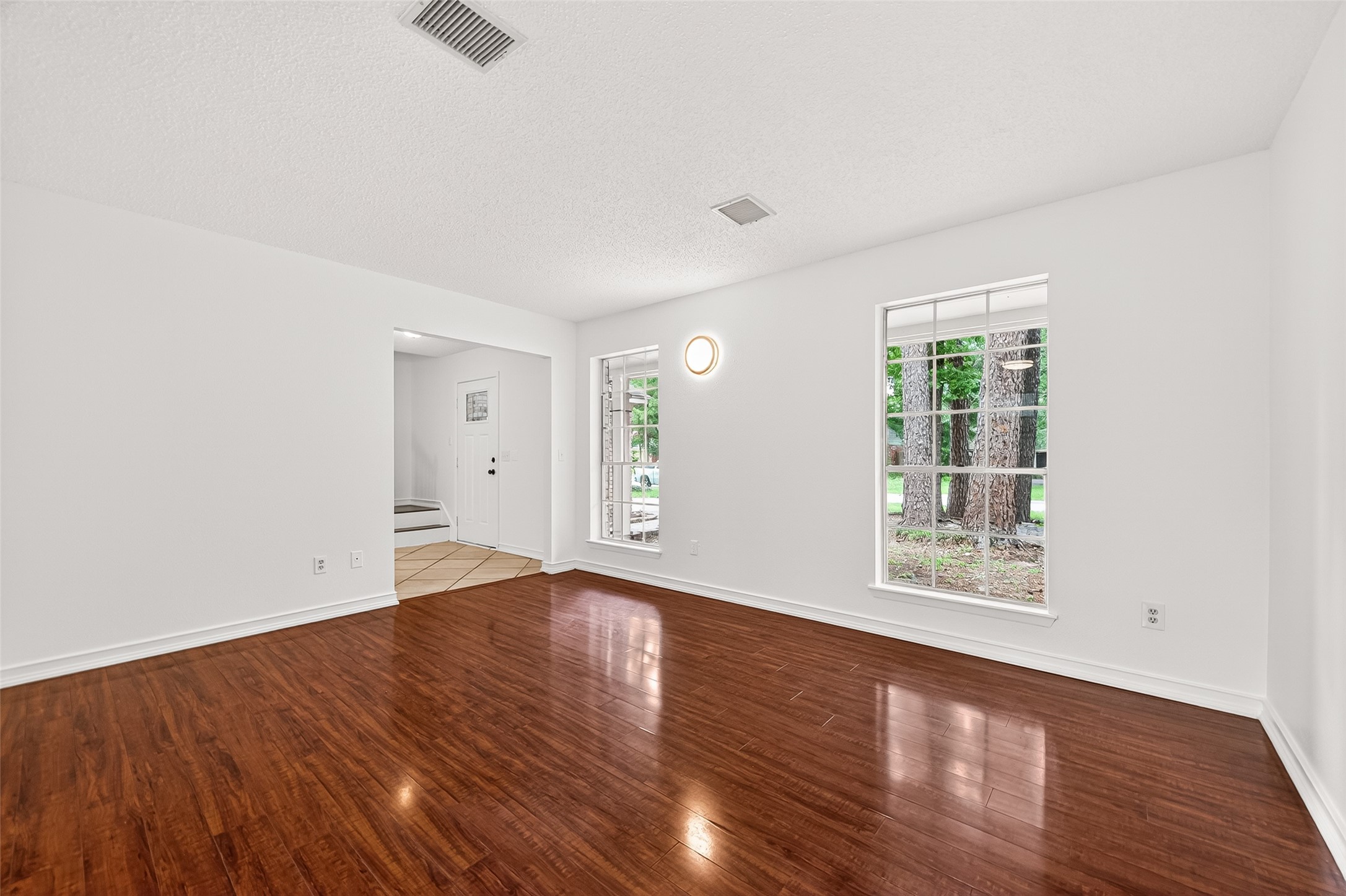 42 Rockridge Drive Spring, TX 77381 - Photo 5 of 39 Living room at entry.