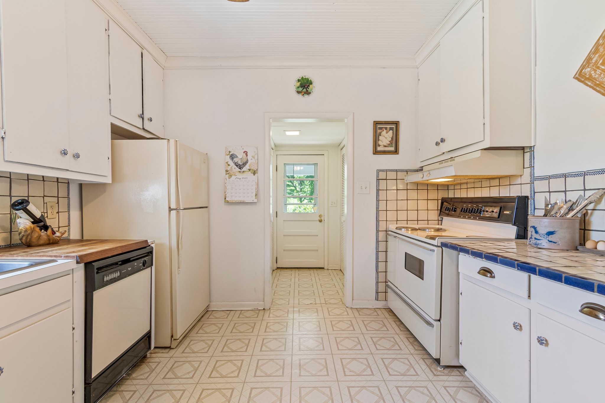 4923 Blue Creek Road Lynnville, TN 38472 - Photo 35 of 69 a kitchen with granite countertop a refrigerator and a sink
