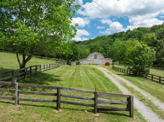 $1,295,000 | 4923 Blue Creek Road, Lynnville, TN 38472