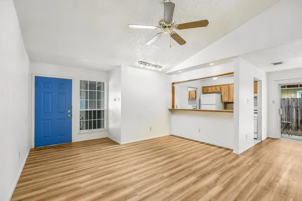 $1,290 | 11948 Sunhillow Bend, Unit A, Austin, TX 78758