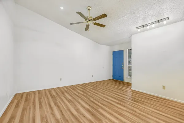 $1,290 | 11948 Sunhillow Bend, Unit A, Austin, TX 78758