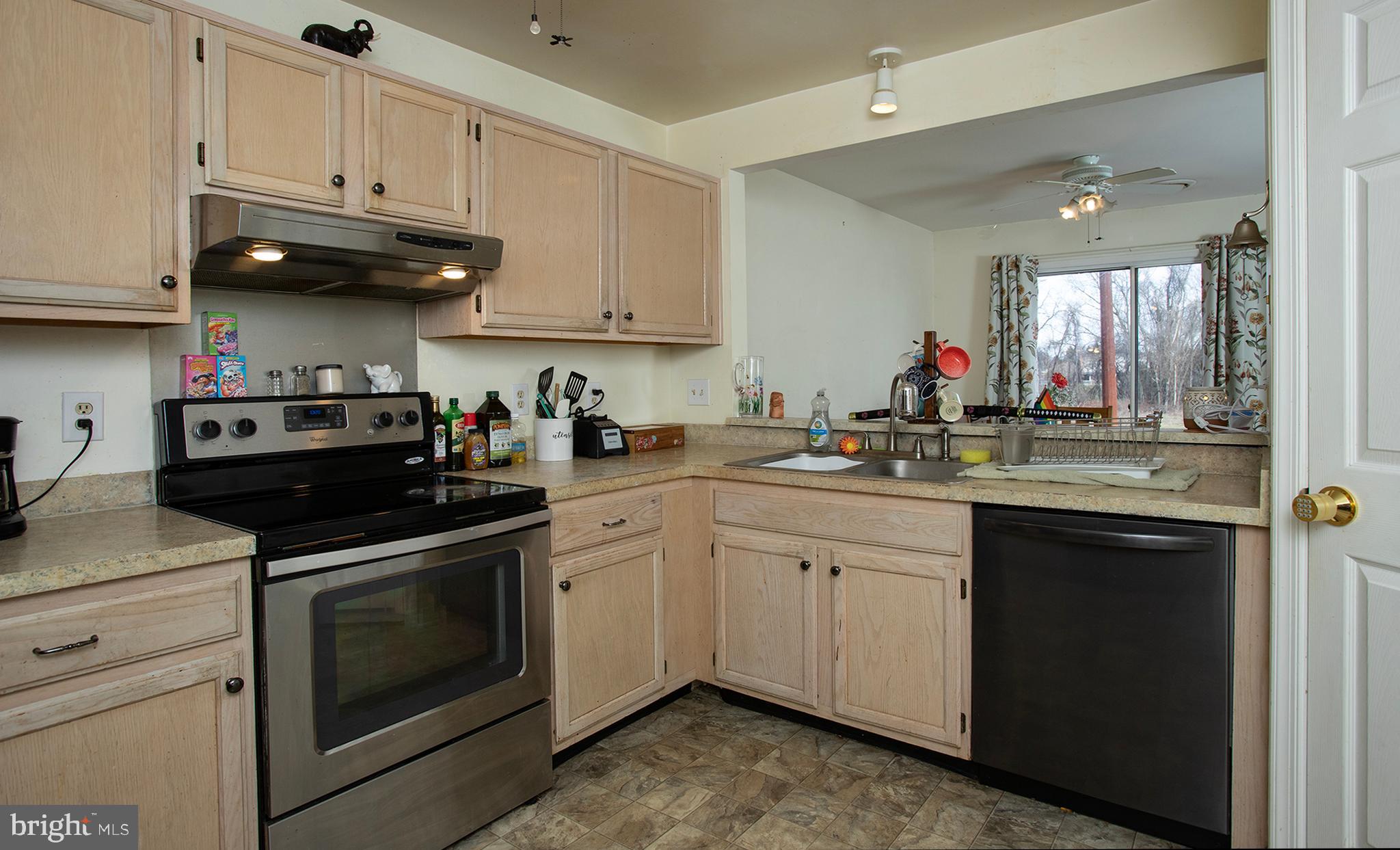 1548 MacIntosh Way Hummelstown, PA 17036 - Photo 4 of 32