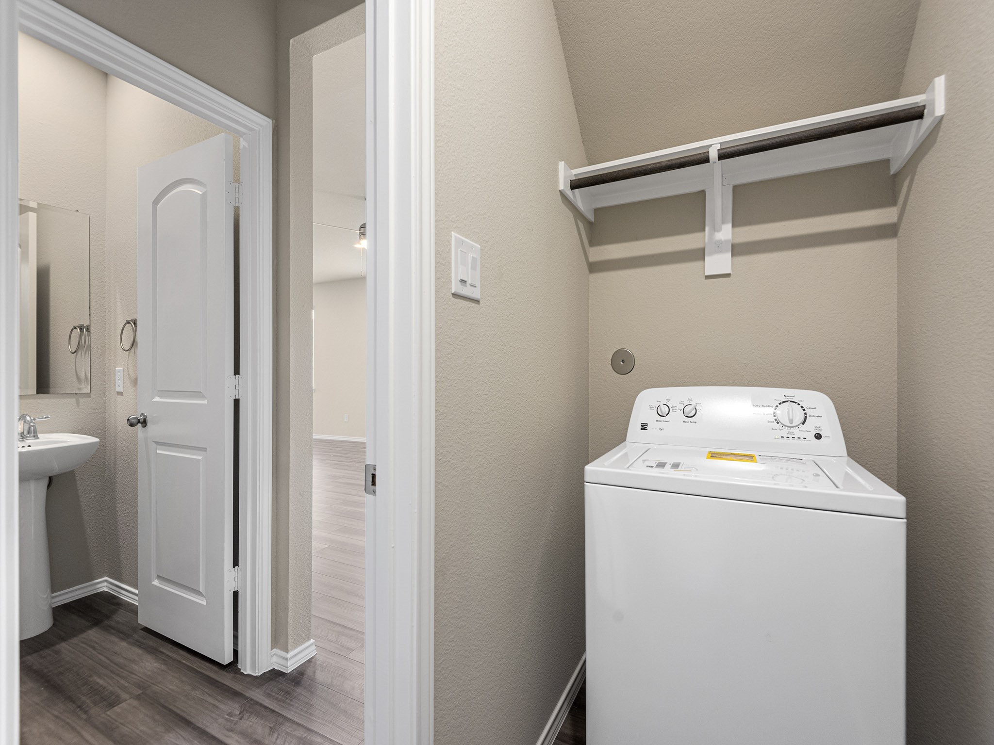 9278 Inland Leather Lane Conroe, TX 77385 - Photo 29 of 35 Washer/Dryer included