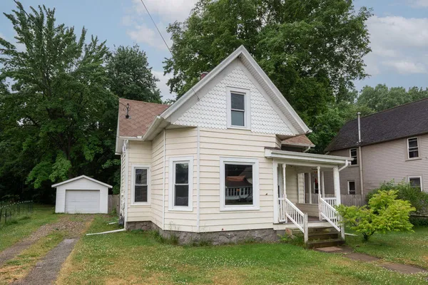 $190,000 | 436 East Division Street, Dowagiac, MI 49047