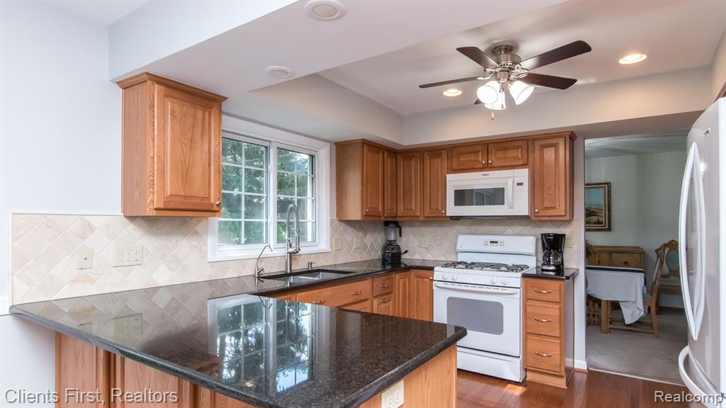 627 Castlebar Drive Rochester Hills, MI 48309 - Photo 7 of 34