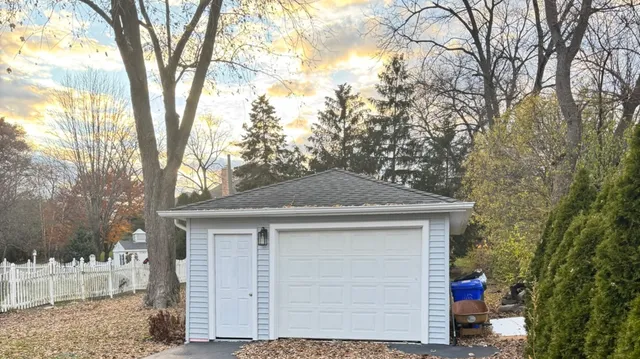 $459,000 | 758 Kenilworth Avenue, Glen Ellyn, IL 60137