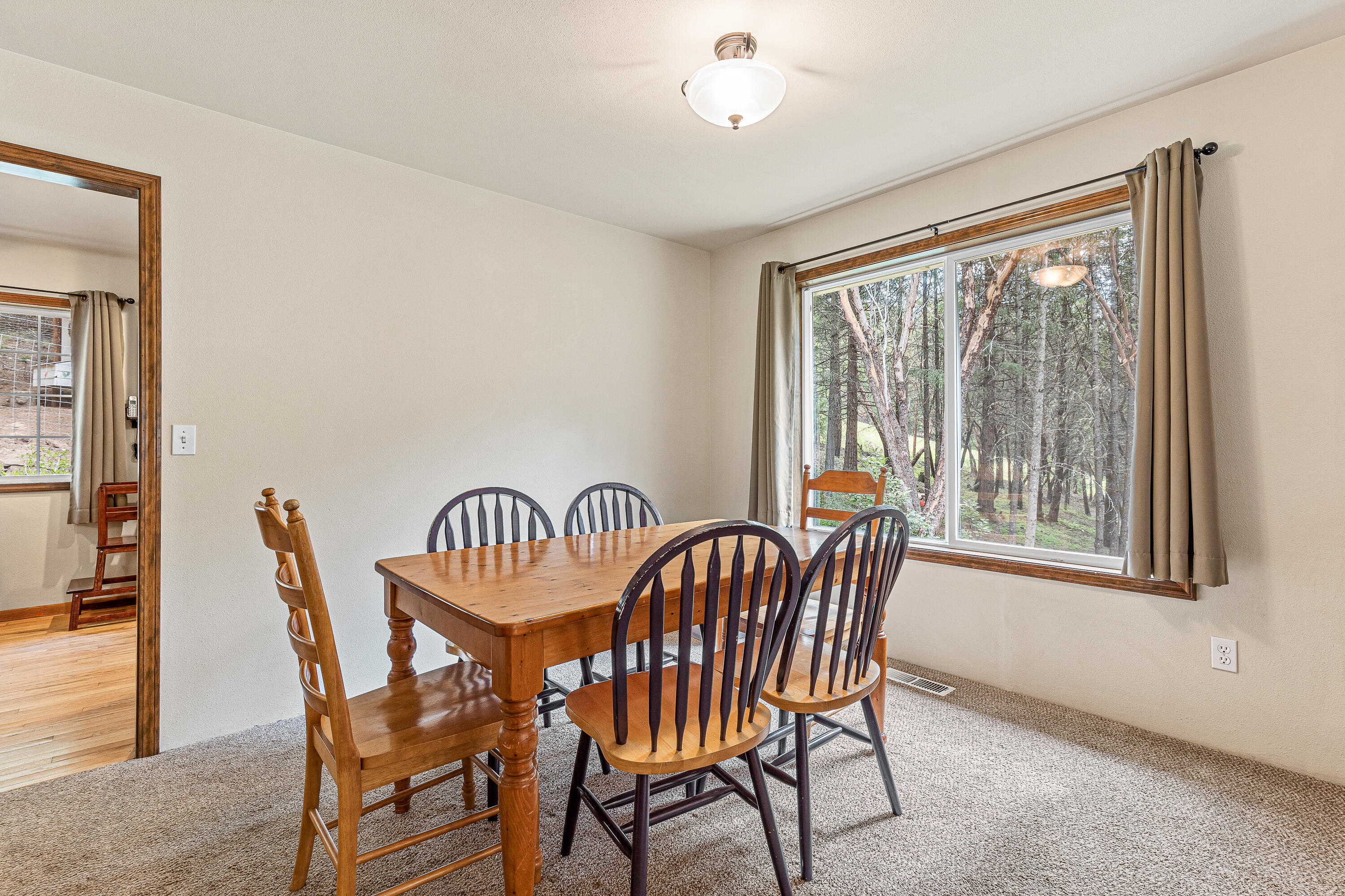 3142 Anderson Creek Road Talent, OR 97540 - Photo 12 of 46 Dining room