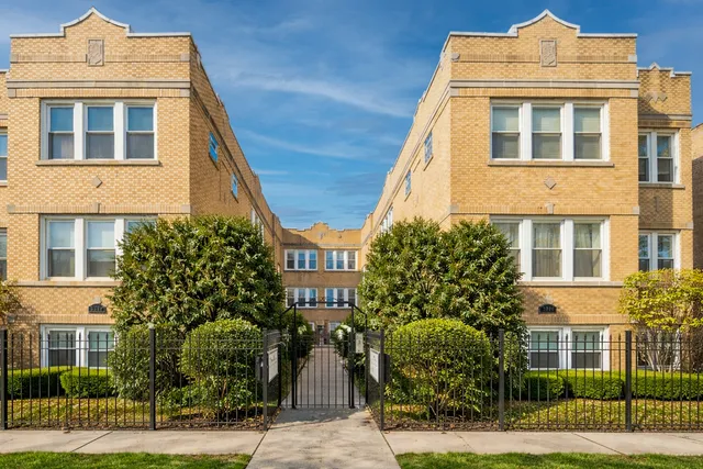 $179,900 | 3910 North Bernard Street, Unit GE, Chicago, IL 60618
