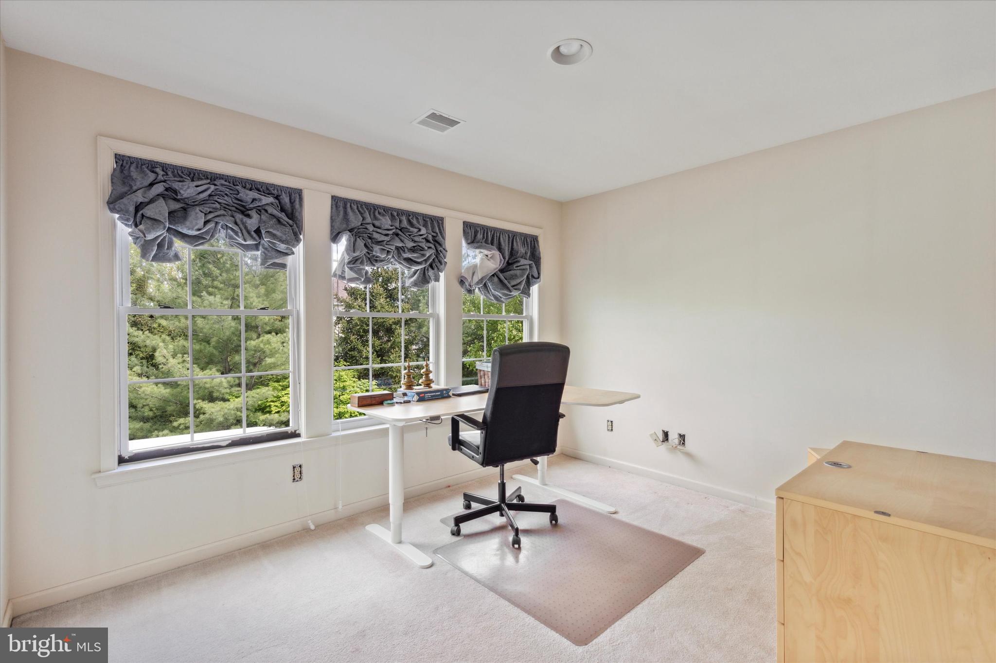 1989 Knight Road Green Lane, PA 18054 - Photo 24 of 50