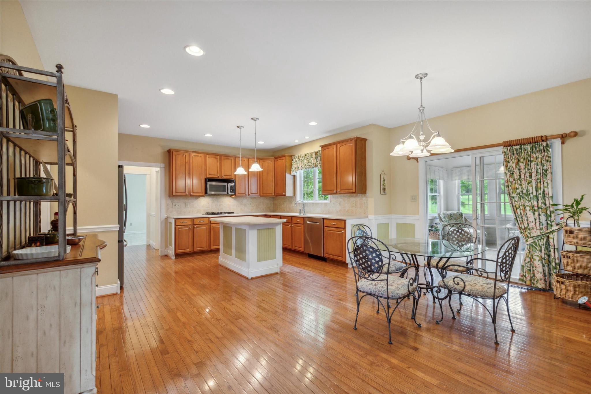 1989 Knight Road Green Lane, PA 18054 - Photo 10 of 50