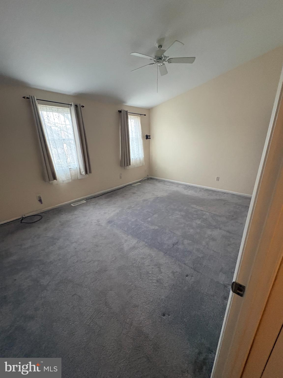 1531 Tarleton Place Warminster, PA 18974 - Photo 12 of 25 Spacious room with natural light and charm.