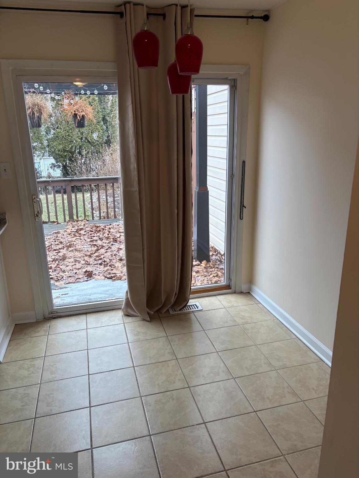 1531 Tarleton Place Warminster, PA 18974 - Photo 9 of 25 Bright and airy space with outdoor views.