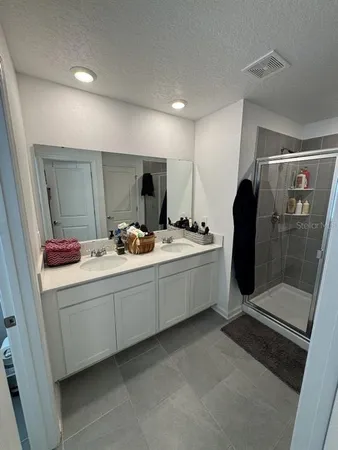 a room with a washing machine