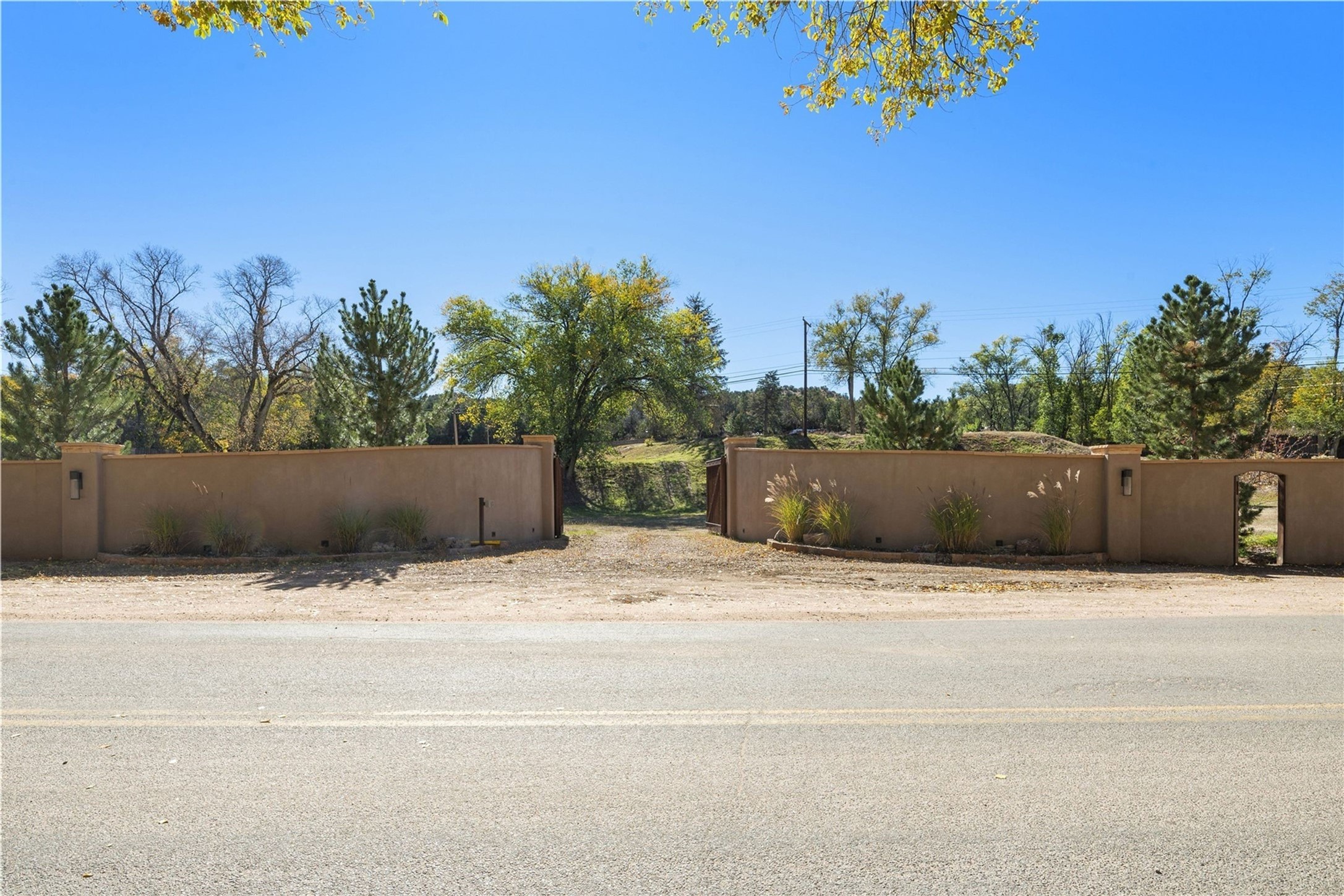 1414 Bishops Lodge Road Santa Fe, NM 87506 - Photo 3 of 19